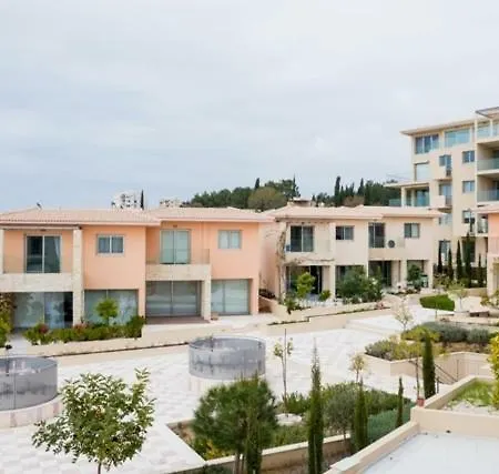 Oasis Park 1 *