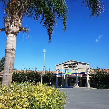 Dom wakacyjny Oasis Park 1 Pafos